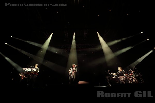 ALT-J - 2022-11-22 - PARIS - Zenith - 